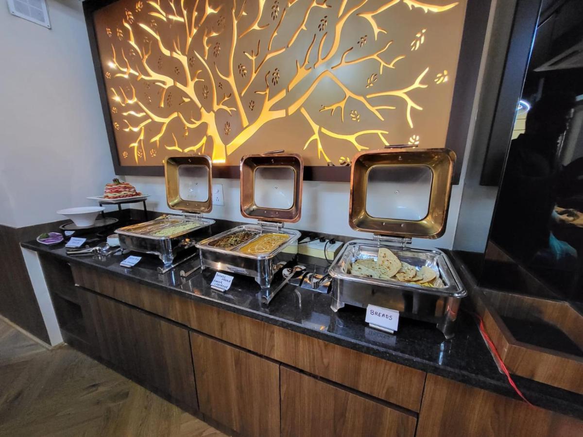 Belvedere Suites Greater Noida Eksteriør billede