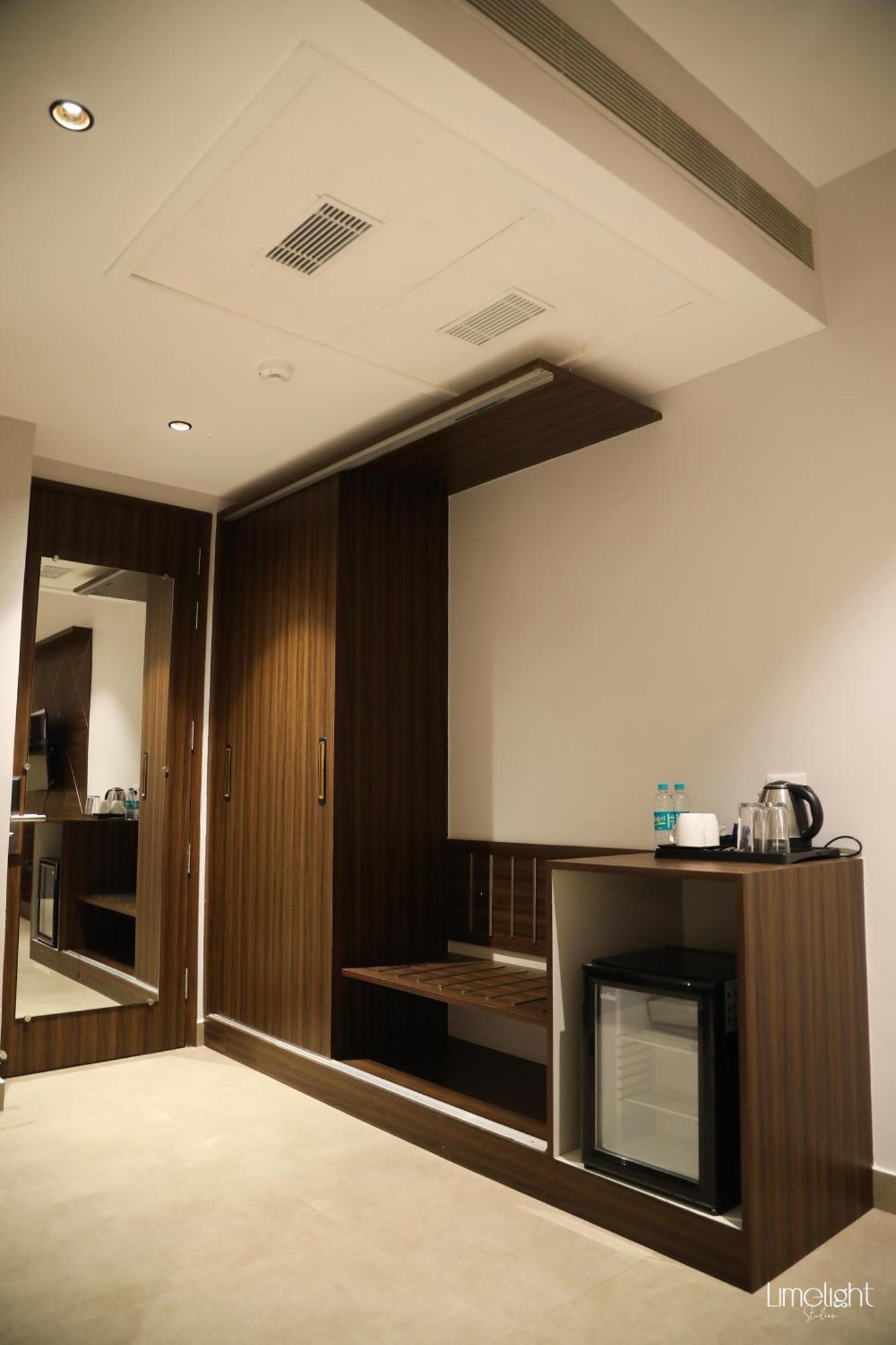 Belvedere Suites Greater Noida Eksteriør billede