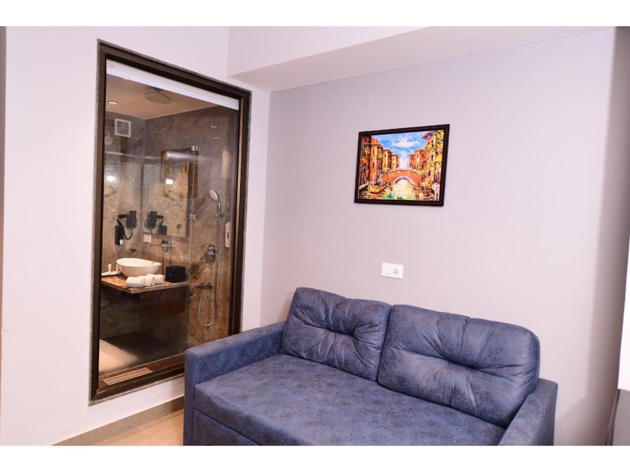 Belvedere Suites Greater Noida Eksteriør billede