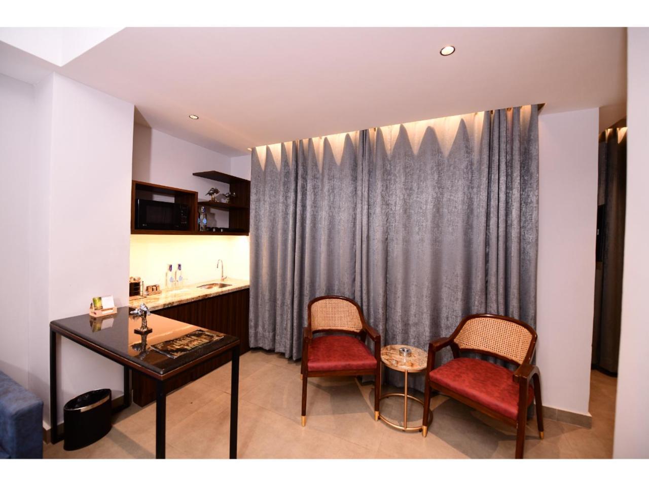 Belvedere Suites Greater Noida Eksteriør billede