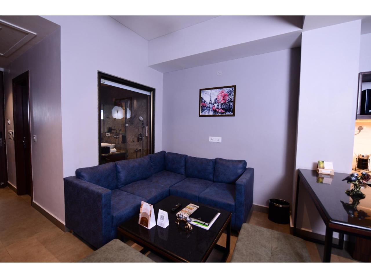Belvedere Suites Greater Noida Eksteriør billede