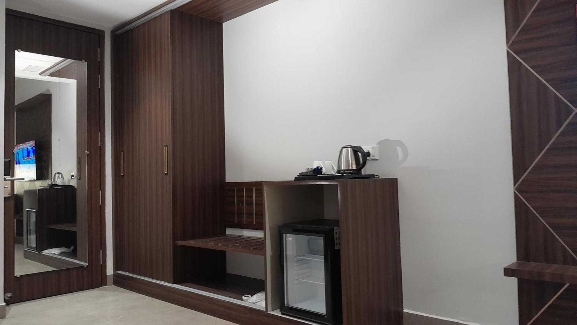 Belvedere Suites Greater Noida Eksteriør billede