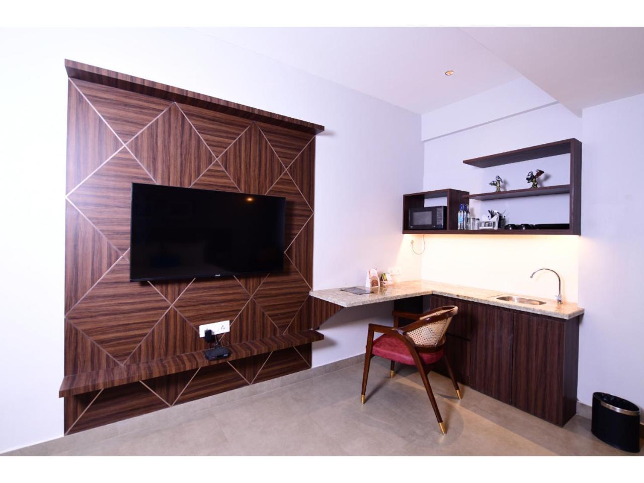 Belvedere Suites Greater Noida Eksteriør billede